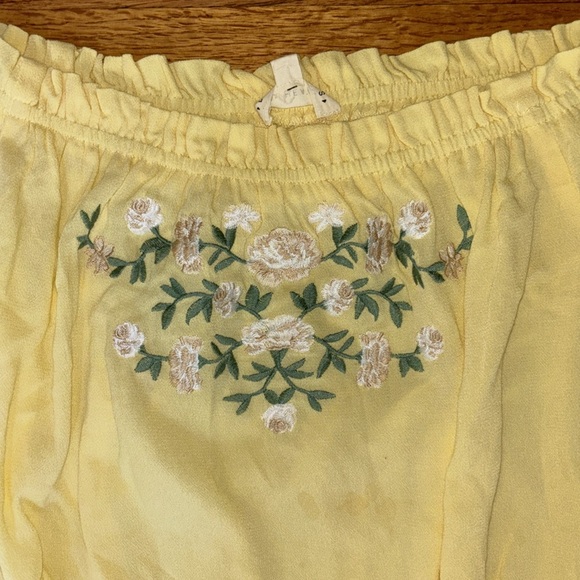 Off the Shoulder Flower Blouse - Picture 3 of 3